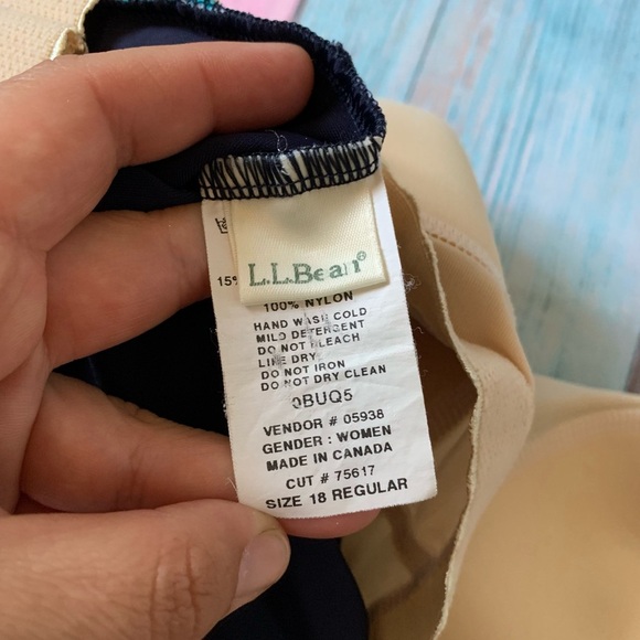L.L. Bean Women's bathing suit Top in Navy and and teal - Picture 7 of 7